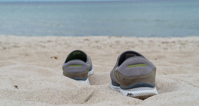 beach walking shoes